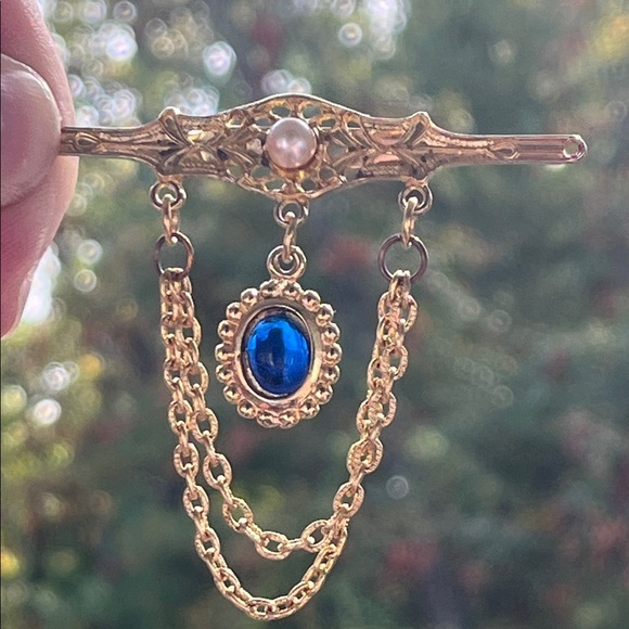 Jewelry - Elegant Gold and Blue Brooch Vintage